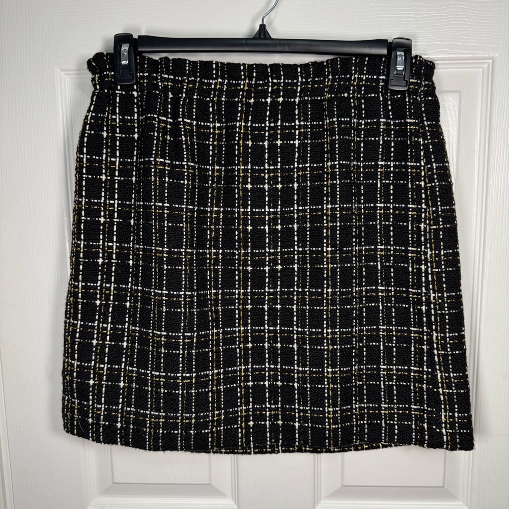 Chic Black and White Checkered Mini Skirt‎ with Gold Accents